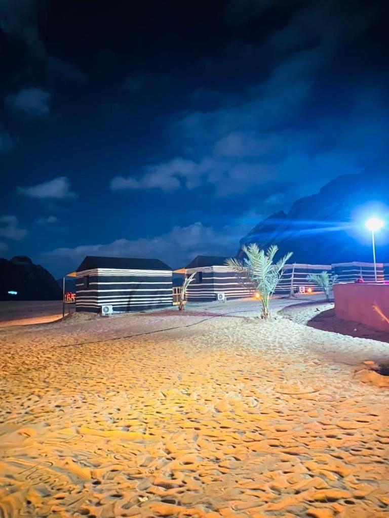 Moon Night Camp Hotel Wadi Rum Exterior foto